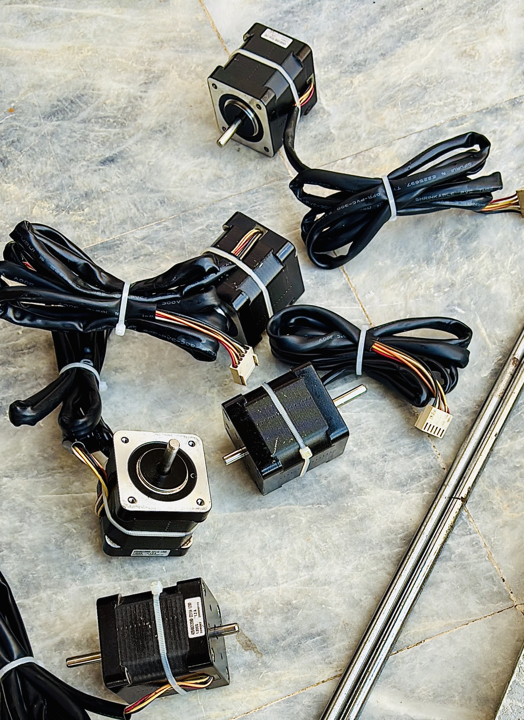 Linear smooth rods and drive motors ready for the kinematics setup